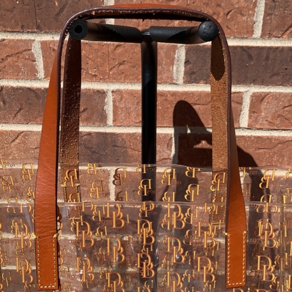 👀Dooney and Bourke Vintage Acrylic Tote Bag👀 - Picture 2 of 16